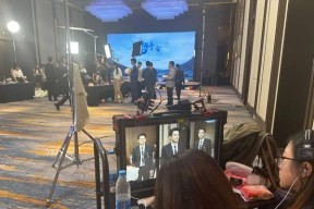 整齐移动摄像机如何用手机控制拍照？