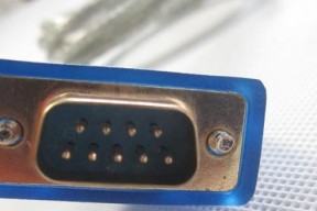 如何正确连接高清电脑显示器？接线步骤和常见问题解答？