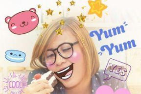 如何用手机操作卡哇伊儿童相机拍照？