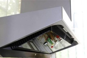 油烟机穿墙的处理方法（解决油烟机穿墙问题的技巧和注意事项）