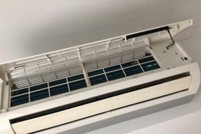 如何正确洗涤客厅空调？常见问题有哪些？