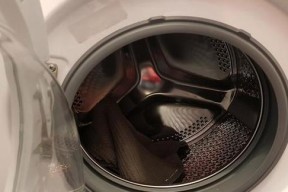 如何正确清洗LG立式洗衣机（简单有效的清洗方法）