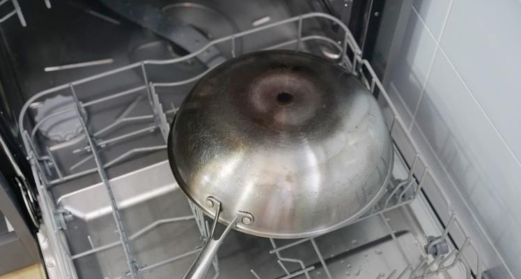 洗碗机碗篮生锈怎么办（洗碗机碗篮生锈问题解决方法）  第1张