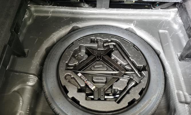 领克08的低音炮如何拆装？需要哪些工具？  第2张